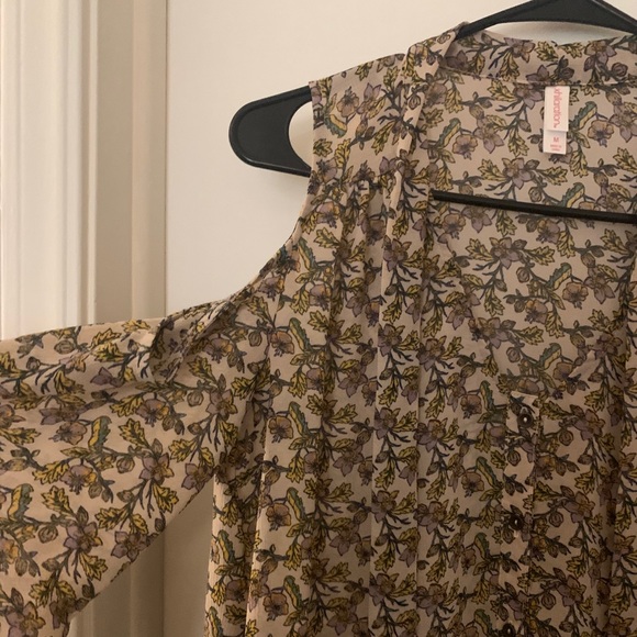 Open Shoulder Blouse - Picture 5 of 5